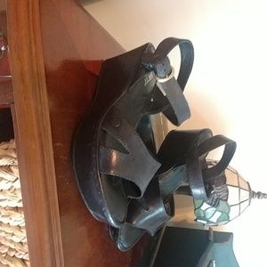 Born platform sandal with side buckle